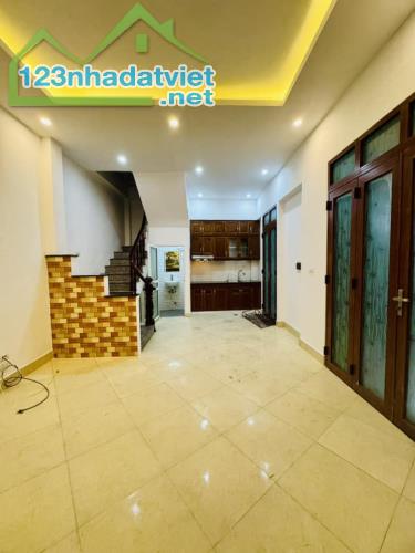 🏡 Bán nhà Kim Giang 30m², 5T, gần ô tô tránh – Giá 6.2 tỷ!
