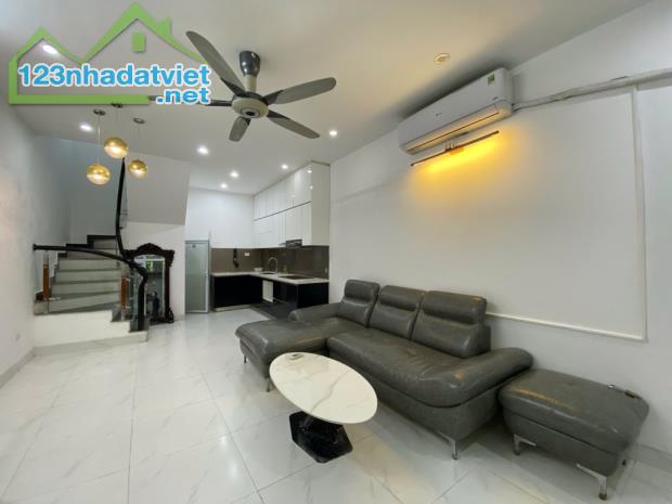 BÁN NHÀ NGHI TÀM – LÔ GÓC SIÊU THOÁNG – SỔ ĐỎ CHÍNH CHỦ  Cần bán gấp nhà số 12/84 Nghi Tàm