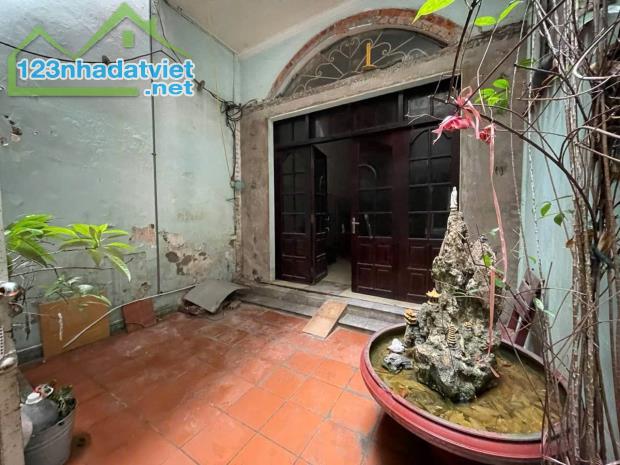 Sốc, bán nhà Thụy Khuê Tây Hồ, tặng gpxd 5 tầng, sát phố DT 65m2 Giá 16 tỷ - 2