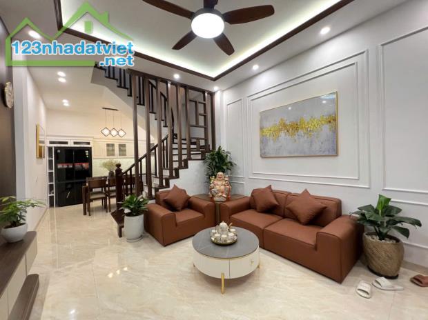 NHÀ ĐẸP DÂN XÂY Ở LUÔN, SÂN CỔNG RIÊNG, FULL NỘI THẤT, 42M2 GIÁ CHỈ 7,15 TỶ - 3