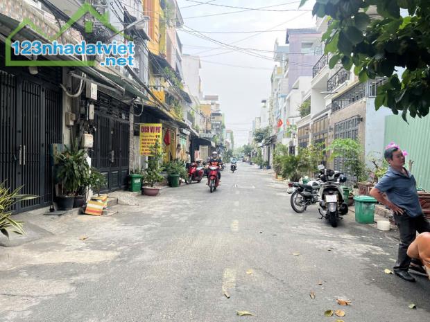 Lê Văn Quới gần 4 xã giápTân Phú hẻm 5m xe hơi vào nhà 56m2 khu vực xây 4 Tầng 4tỷ 4