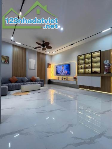 🔥🔥BIỆT THỰ MINI 80M2 - 3 TẦNG FULL NỘI THẤT NGAY MÊTRÔ Q12 - LÔ GÓC KHÔNG LỘ GIỚI - HXH - 1