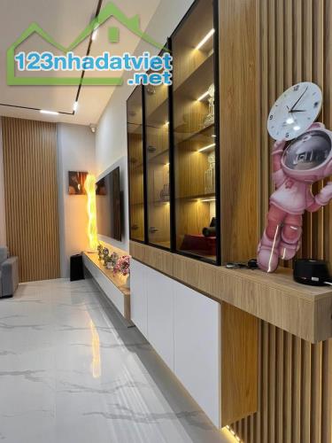 🔥🔥BIỆT THỰ MINI 80M2 - 3 TẦNG FULL NỘI THẤT NGAY MÊTRÔ Q12 - LÔ GÓC KHÔNG LỘ GIỚI - HXH - 3
