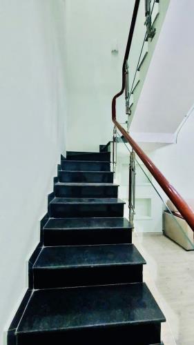 HIẾM KẾ BÊN GÒ VẤP - GẦN 80M2 ĐƯỜNG BỜ KÊNH THẠNH LỘC - HẺM 1/ XE HƠI 5M - 4 PHÒNG NGỦ - - 2