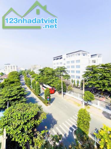 Nhà mặt tiền đại lộ 3 phước bình DT 86m, đúc 5 tầng vị trí vip - 2