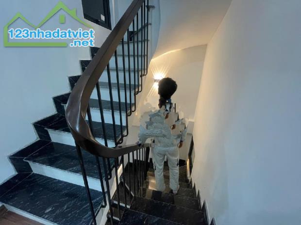 💥. Nhà đẹp Xuân Đỉnh – 6 tầng thang máy, chỉ 221 triệu  Diện tích 42m², thiết kế 6 tầng