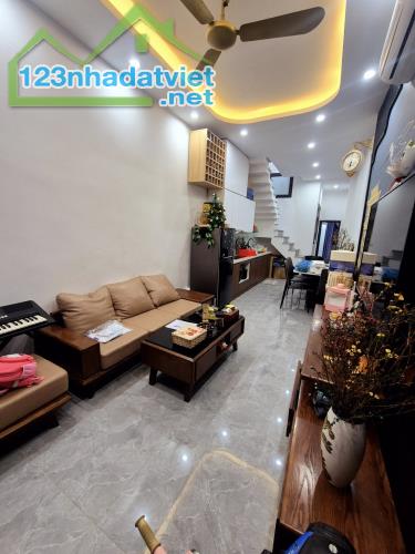 Bán nhà đẹp Khương Hạ, ngõ nông, gần phố, 30m ra ô tô tránh giá 8,4 tỷ