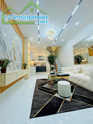 Bán nhà Hoàng Đạo Thuý, Thanh Xuân, cách phố 70m