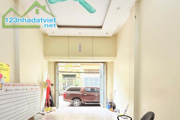 BÁN NHÀ PHỐ THÁI THỊNH, Ô TÔ TRÁNH, KINH DOANH, HAI MẶT THOÁNG, 56M2, 4 TẦNG, GIÁ 15.8 TỶ.