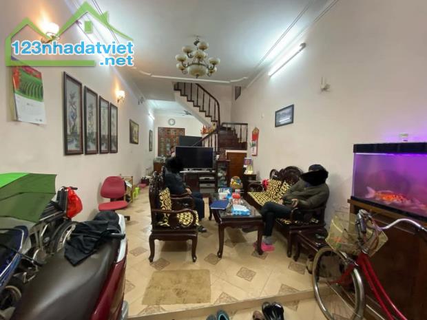 BÁN NHÀ PHỐ THÁI THỊNH, Ô TÔ TRÁNH, KINH DOANH, HAI MẶT THOÁNG, 56M2, 4 TẦNG, GIÁ 15.8 TỶ. - 1