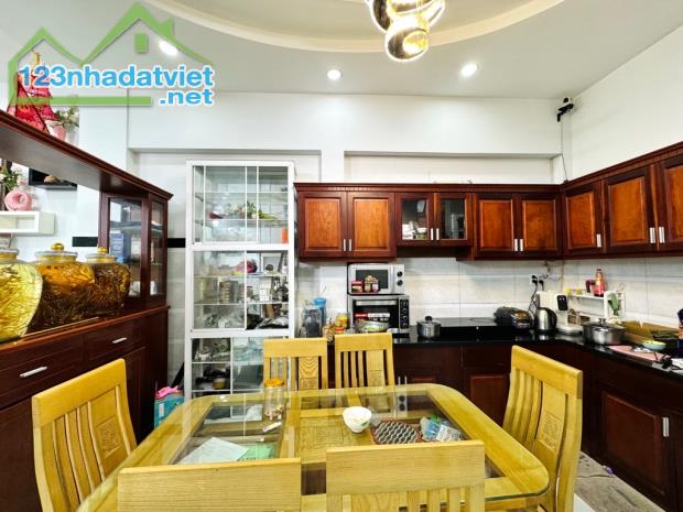ĐƯỜNG NHỰA HAI XE HƠI NÈ NHAU - PHAN HUY ÍCH - 100 M2, 7 x15 M - 5 TẦNG - - 1