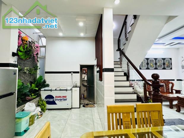ĐƯỜNG NHỰA HAI XE HƠI NÈ NHAU - PHAN HUY ÍCH - 100 M2, 7 x15 M - 5 TẦNG - - 2
