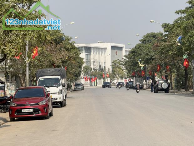 CƠ HỘI VÀNG AN CƯ & ĐẦU TƯ: Căn góc 104,5m2 Shophouse mặt hồ trung tâm phố Thuận An, Gia L