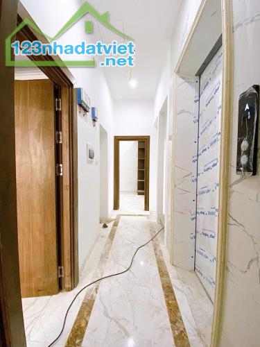 Bán nhà mới xây 7 tầng thang máy tại Hoàng Mai 15 phòng DV  full nội thất, đầu tư bền vững - 1