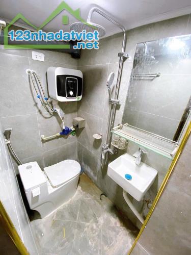 Bán nhà mới xây 7 tầng thang máy tại Hoàng Mai 15 phòng DV  full nội thất, đầu tư bền vững