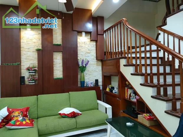 Bán nhà Phố Khương Trung Thanh Xuân 40m2 4 tầng MT 4m còn mới cách ô tô 30m