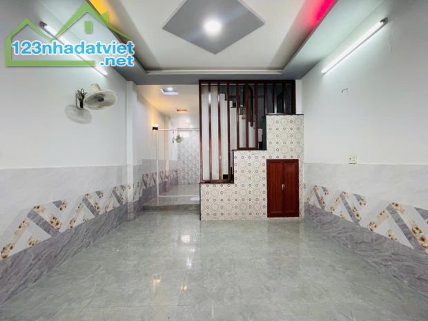 Bán nhà MẶT TIỀN giá trong hẻm-xe hơi vào nhà-chợ Gò Vấp-khu VIP P4-nhỉnh 6tỷ - 3