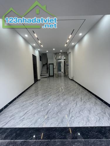 Phố Bát Khối - 45 m2 - 6 tầng - 5 m MT - Lô góc - Kinh doanh đỉnh - nhỉnh 9 tỷ - 2