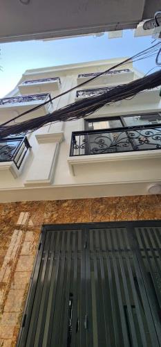 Kim Ngưu - dt 52M * 5T thang máy giá 10.3 tỷ SĐCC , hàng xóm thân thiện , gần b.viện ,chợ