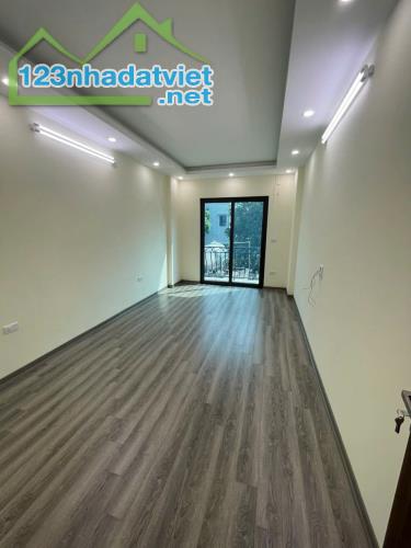 Bán nhà Biên Giang, diện tích 32m2, ô tô đỗ cửa, giá 3,6 tỷ - 2