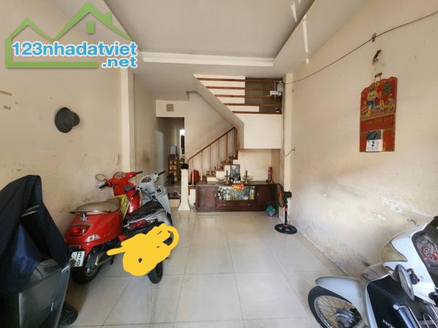 BÁN GẤP NHÀ MẶT TIỀN. Đ. SỐ 10 TÂN QUY. QUẬN7.DT: 54 M2. 2 TẦNG. CHỈ 7.7 TỶ - 3
