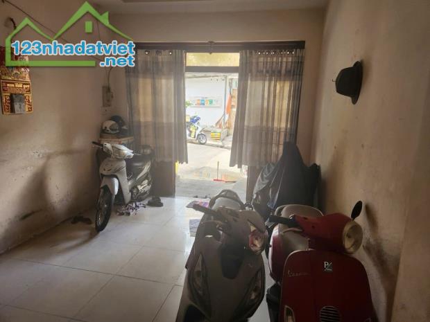 BÁN GẤP NHÀ MẶT TIỀN. Đ. SỐ 10 TÂN QUY. QUẬN7.DT: 54 M2. 2 TẦNG. CHỈ 7.7 TỶ - 2