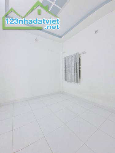Bán nhà q8 2 lầu đúc BTCT Hoàn công đầy đủ - 4