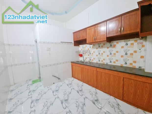 Bán nhà q8 2 lầu đúc BTCT Hoàn công đầy đủ - 5