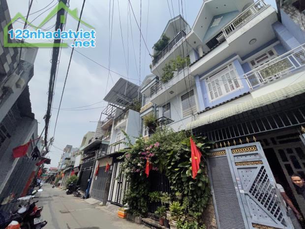 Cần bán gấp nhà đẹp 3 tầng hẻm xe hơi, gần trường, chợ Liên khu 4-5 khu dân cư chỉ 4.x tỷ, - 1