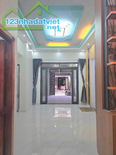bán nhà hóc môn đường xe tải chạy tiện ích xung quanh đầy đủ diện tích 6x16 giá 4 tỷ 8