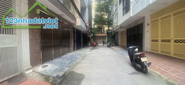 Bán nhà Phân Lô Ô tô tránh Trần Quang Diệu (Hoàng Cầu) 50m2/5Tầng/MT 4.5m 22.5 Tỷ