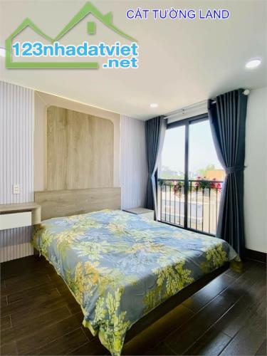 Nhà Mới 5 Tầng, Thang Máy (5x10m). Đối diện Emart 2 Phan Huy Ích, Giá 7.19 tỷ
