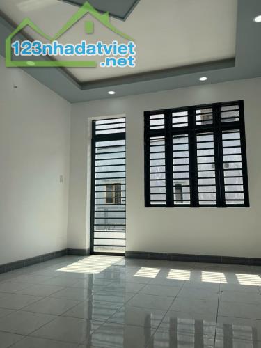 NHÀ B.ÁN QUANG TRUNG GV - GẦN NGÃ 4 VỚI PHAN HUY ÍCH & ST EMART2 - HXH - DT 52M² - 2 TẦNG - 5