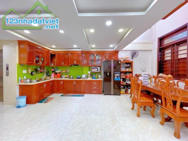 MẶT TIỀN KINH DOANH SẦM UẤT - 6 TẦNG - 6M x 16M - THANG MÁY - NỘI THẤT GỖ CAO CẤP - 2