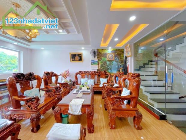 MẶT TIỀN KINH DOANH SẦM UẤT - 6 TẦNG - 6M x 16M - THANG MÁY - NỘI THẤT GỖ CAO CẤP - 1