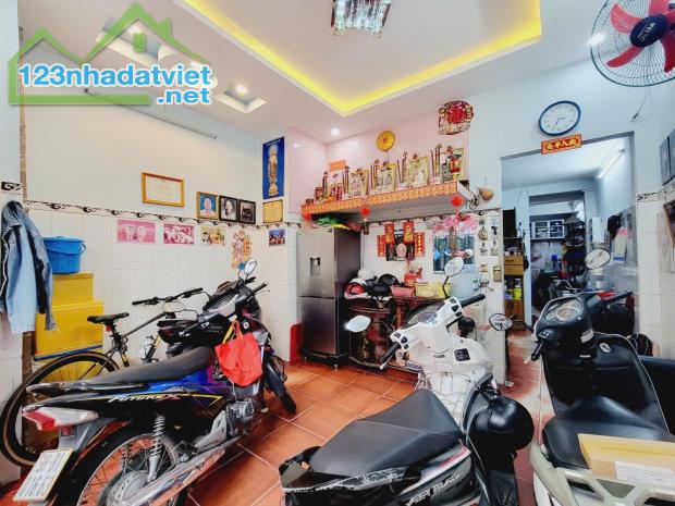 ** Nhà Sát Mặt Tiền, Hẻm ÔTÔ-Vị Trí Kinh Doanh Ngay Hồ Thị Kỷ -Lê Hồng Phong 45M2 10.9Tỷ - 3