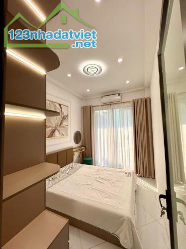 Bán nhà riêng, sát phố Minh Khai, quận Hai Bà Trưng, hàng hiếm, 22m2, 5 tầng, giá chỉ 5 - 2