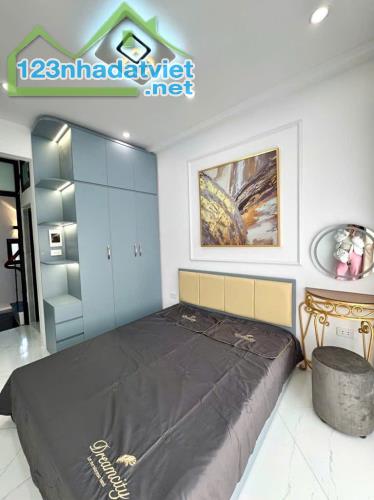 Bán nhà riêng, sát phố Minh Khai, quận Hai Bà Trưng, hàng hiếm, 22m2, 5 tầng, giá chỉ 5 - 4