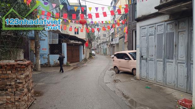 Bán Nhà cũ Xuân La - 252m2 x 3T x MT 6.5m - Ngõ thông oto đỗ cửa - Hướng Nam - 2