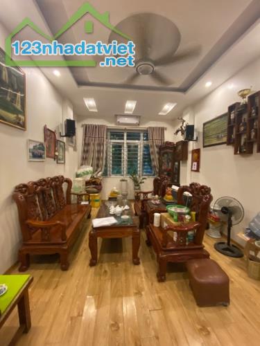 BÁN NHÀ MẶT PHỐ CHÙA BỘC, DT 50m2, XÂY 7 TẦNG GIÁ CHỦ CHÀO 32 TỶ - 2