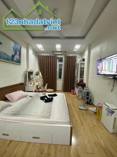 BÁN NHÀ MẶT PHỐ CHÙA BỘC, DT 50m2, XÂY 7 TẦNG GIÁ CHỦ CHÀO 32 TỶ - 1