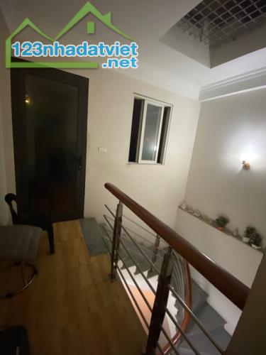BÁN NHÀ MẶT PHỐ CHÙA BỘC, DT 50m2, XÂY 7 TẦNG GIÁ CHỦ CHÀO 32 TỶ
