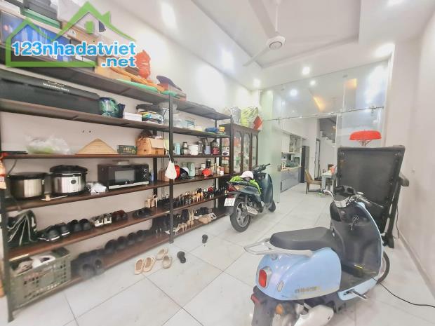 ⚜️ Phân lô Nguyên Hồng, Đống Đa, Sát phố, Vỉa hè Ô tô tránh, KD 49m2 5T, MT 4m, Chỉ 21.8 - 1