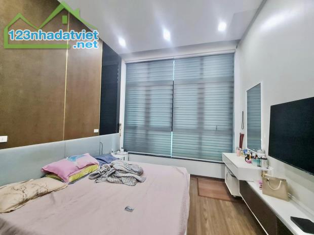 ⚜️ Phân lô Nguyên Hồng, Đống Đa, Sát phố, Vỉa hè Ô tô tránh, KD 49m2 5T, MT 4m, Chỉ 21.8 - 3