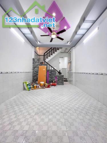 NGỢP!!! bán gấp căn 110m2 sổ hồng riêng 860tr Trung Chánh Hóc Môn - 3
