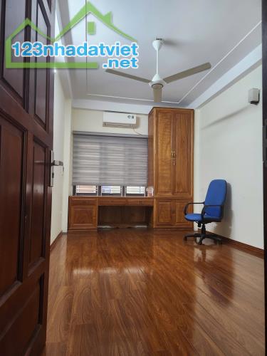 Cho thuê nhà KD, VP kết hợp ở gđ, nhóm 271 Trương Định, 5 tầng x 32m2, 3PN, 4 WC, 12 Triệu - 3