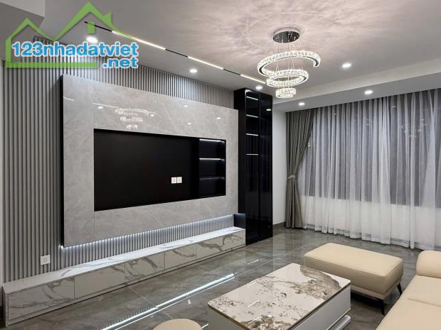 Nhà phân lô . 50M, 4,5MT.đường ô tô tại Ngọc Thuỵ , Giá tầm 10 tỷ