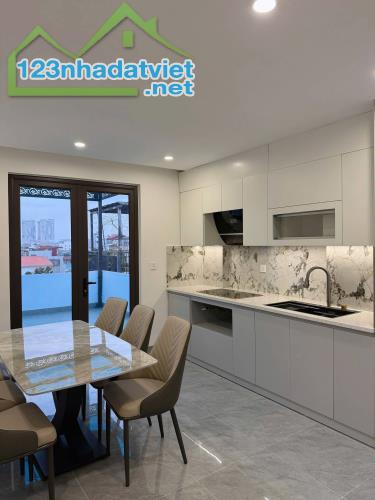 Nhà phân lô . 50M, 4,5MT.đường ô tô tại Ngọc Thuỵ , Giá tầm 10 tỷ - 1