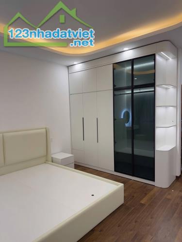 Nhà phân lô . 50M, 4,5MT.đường ô tô tại Ngọc Thuỵ , Giá tầm 10 tỷ - 2