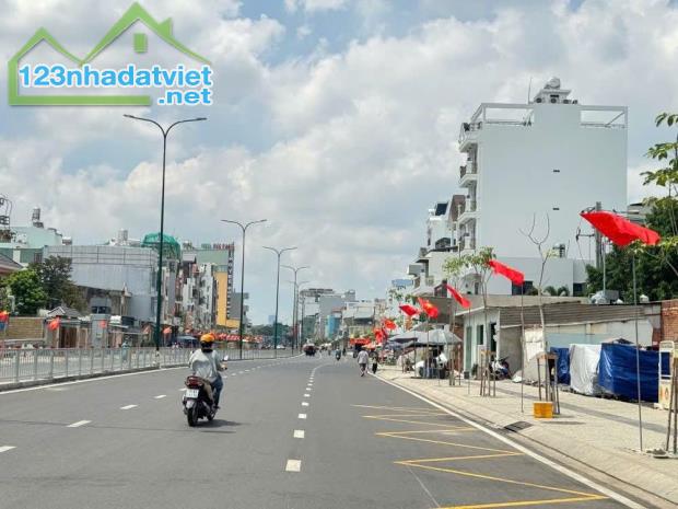 Bán nhà MTKD đường 32M Dương Quảng Hàm ngang 5m 100M² KD đa ngành 23.2 tỷ 

Mô tả